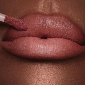 NIB Charlotte Tilbury Airbrush Flawless Lip Blur Medium Pillow Talk